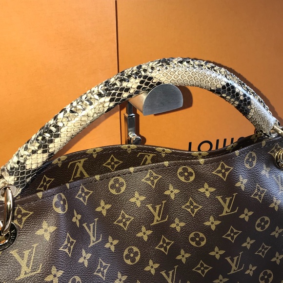 louis vuitton artsy python handle